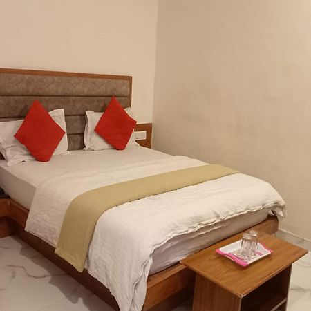 Hotel New Lake View อาเมดาบัด ภายนอก รูปภาพ