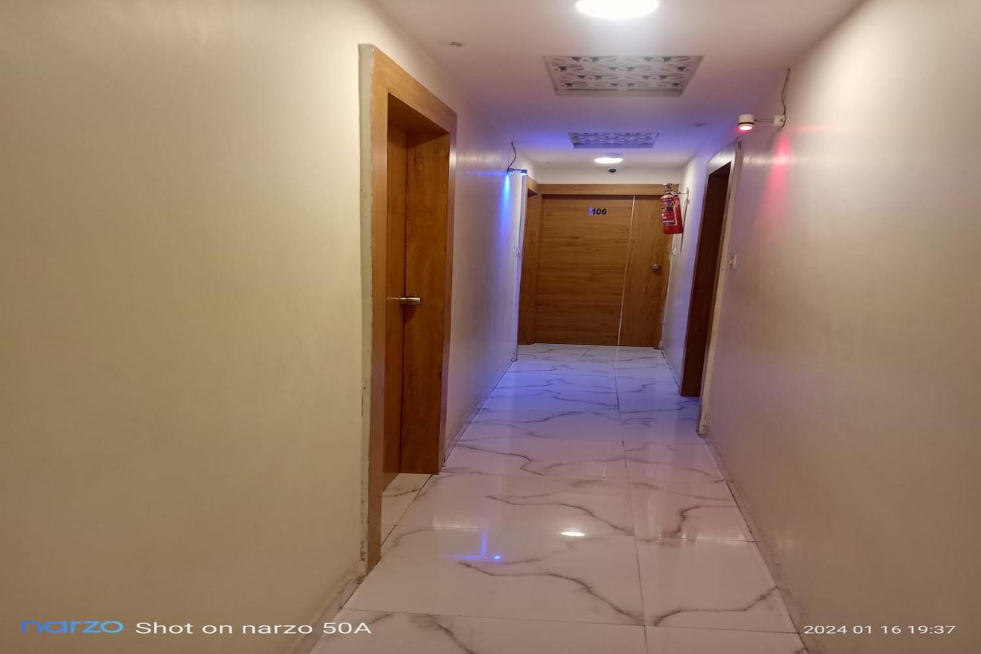 Hotel New Lake View อาเมดาบัด ภายนอก รูปภาพ