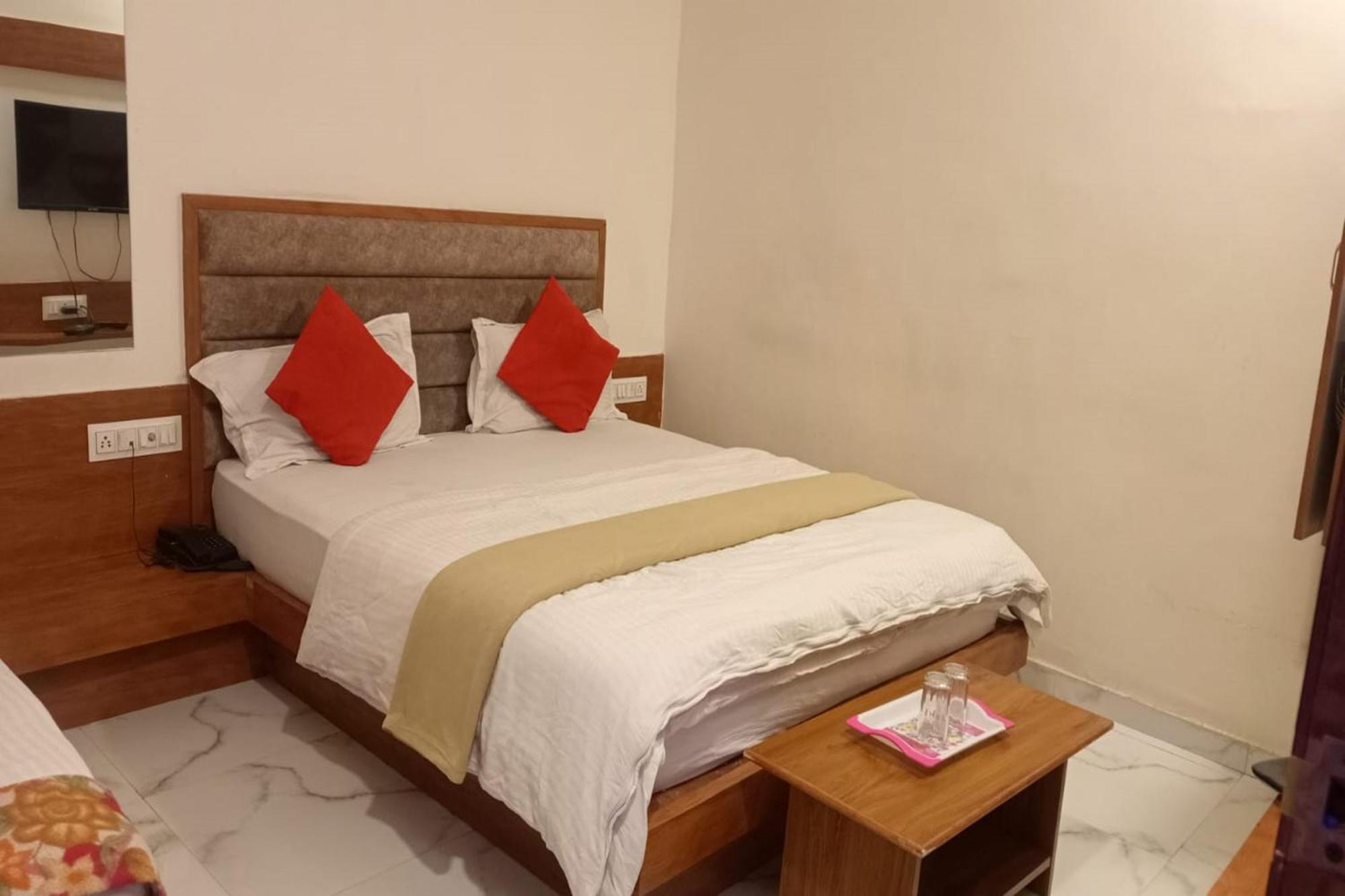 Hotel New Lake View อาเมดาบัด ภายนอก รูปภาพ