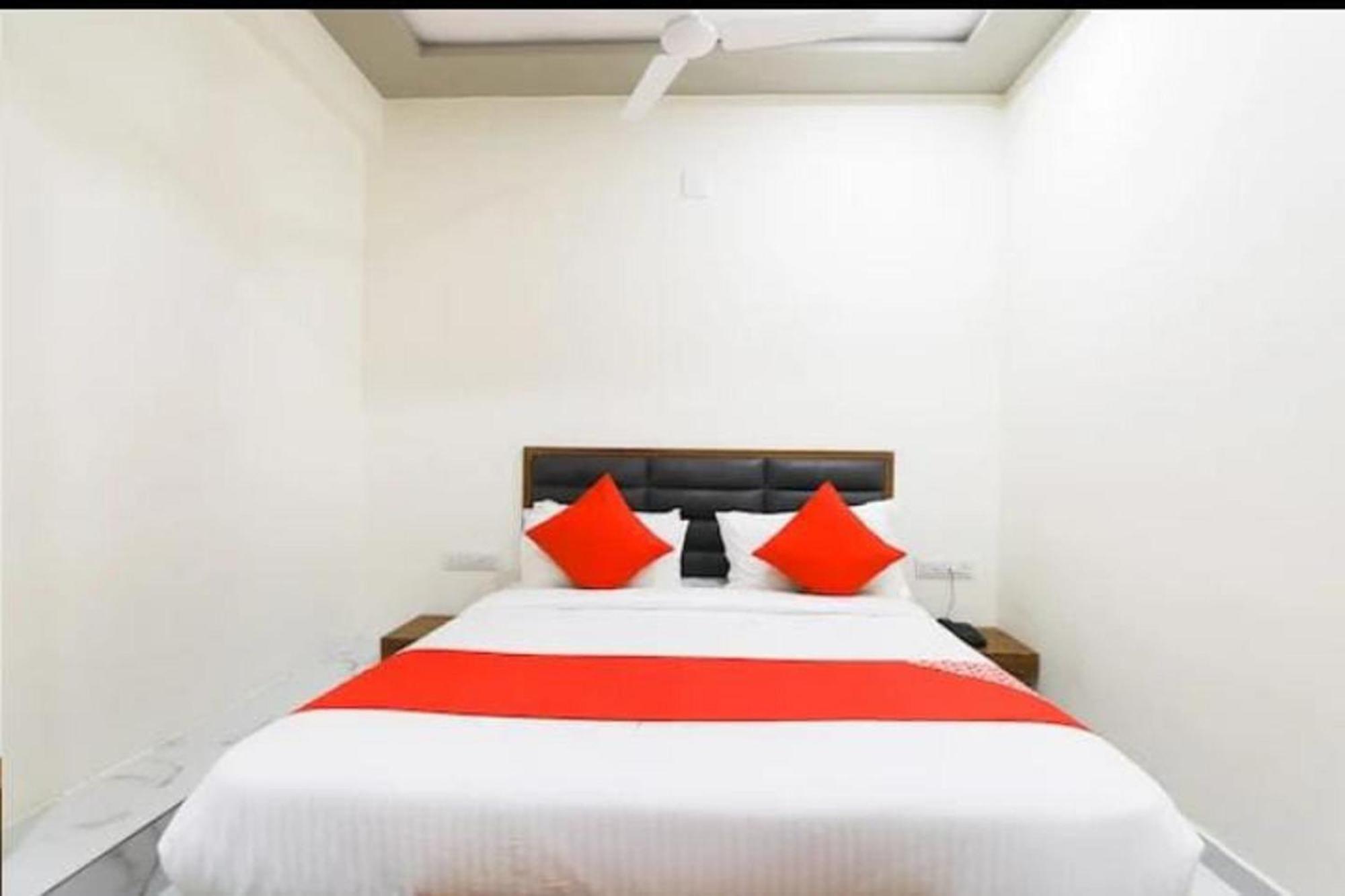 Hotel New Lake View อาเมดาบัด ภายนอก รูปภาพ