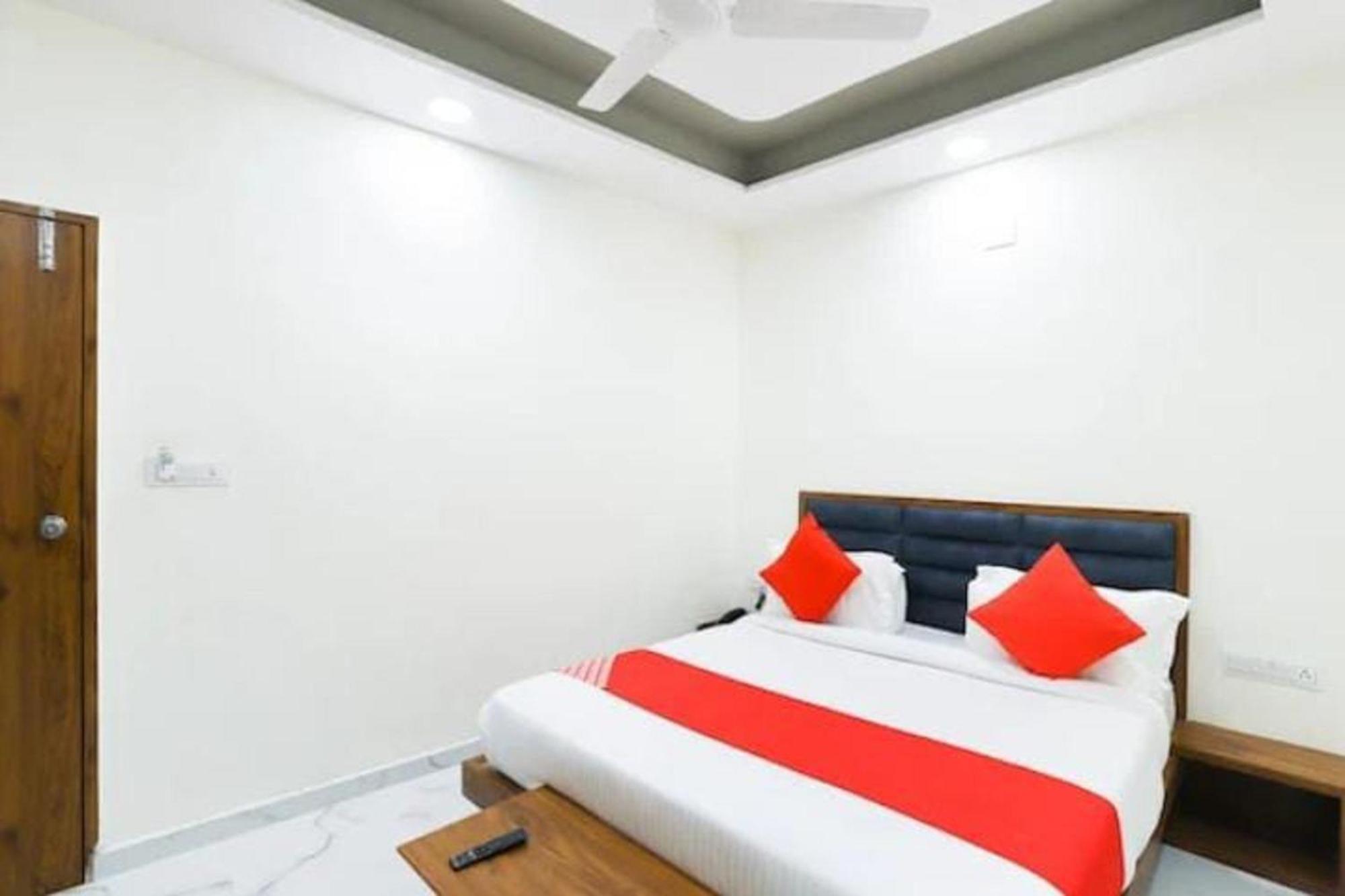 Hotel New Lake View อาเมดาบัด ภายนอก รูปภาพ