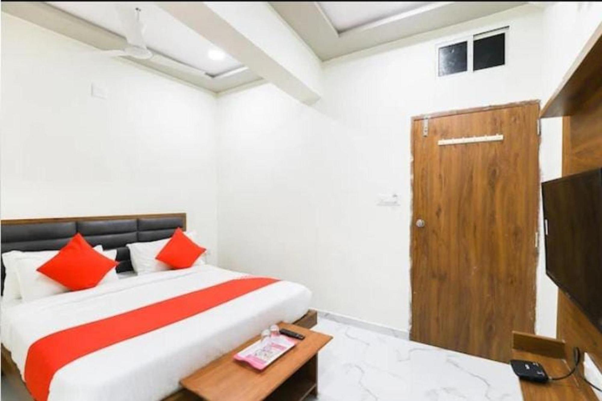 Hotel New Lake View อาเมดาบัด ภายนอก รูปภาพ
